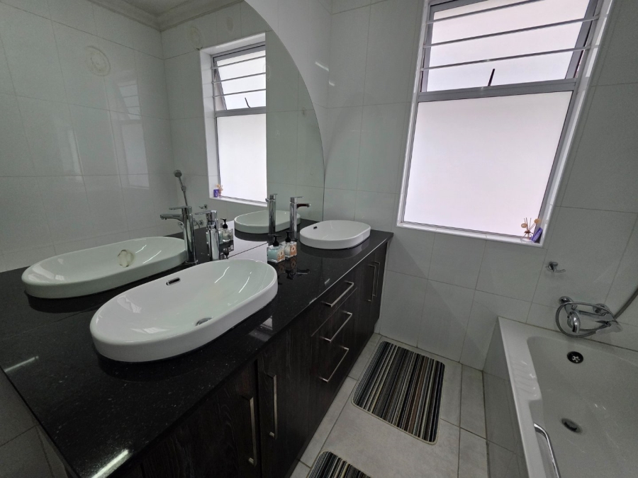 4 Bedroom Property for Sale in Eureka Free State